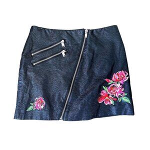 NWOT Divided H&M Faux Leather Mini Skirt Embroidered Flower 6